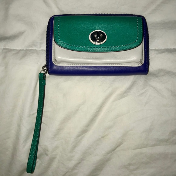 Coach Handbags - NWOT Coach Wrist Wallet